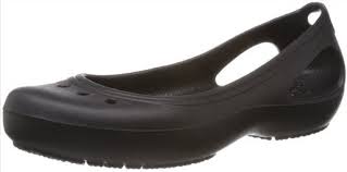 Top 5 Best Walking Shoes For Travel - Travel Shoes For Women