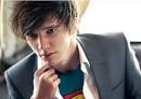 namanya Aaron Johnson, masih