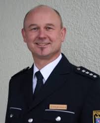 Er tritt damit die Nachfolge von Erster Polizeihauptkommissar Henning Hinn ...