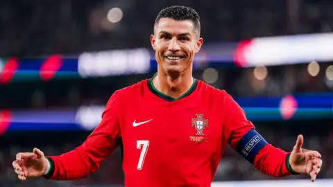 Cristiano Ronaldo first to hit 1bn social media followers