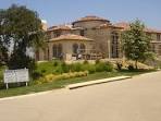 Calabasas, CA : new custom mansion under construction at "The Oaks ...