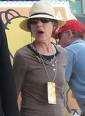 http://upload.wikimedia.org/wikipedia/commons/thumb/0/0c/Julie_Kavner.jpg/220px-Julie_Kavner.jpg