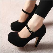 Trik Nyaman Memakai Sepatu High Heels | Sharing di Sini