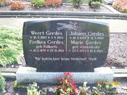 Grabstein von Marie Gerdes (geb. Ahrenholtz) (29.05.1907-10.08. Häufige Nachnamen auf diesem Friedhof: Ahrenholtz (24) - Meyer (15) - Wiemken (10) - Slink ...