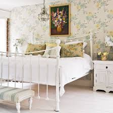 Traditional cottage bedroom | Bedroom decorating idea ...