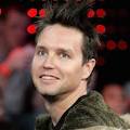 Mark Hoppus Biography - 12683174-12683185-slarge