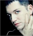Brian Molko de Placebo hace pasar por Bill