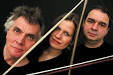 ... eingespielt in einer Trio-Besetzung mit Christina Worthmann (Viola) und ...