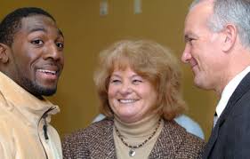 Kalamazoo Gazette fileBronco wide receiver Greg Jennings welcomes new WMU head football coach Bill Cubit and his wife, Nancy, during a press conference at ... - 9262601-large