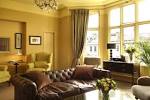 Bedroom <b>Interior Decorating Ideas</b> In Small Spaces With 7 Creative <b>...</b>