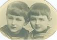 Walter Schulze-Mittendorff, rechts, mit seinem drei Jahre älteren Bruder ... - wsm_bio_1896