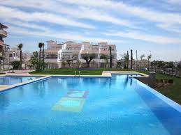 Set in gardens, Residencial Sol Marino offers access to an outdoor swimming pool. - 10805315