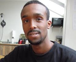 &quot;Gidslet&quot; hedder Opgang 2&#39;s nye teatestykke, hvor Said Mohamed, somalier fra Gellerup, er med som skuespiller. Han nyder at give publikum en god oplevelse. - bb49cc443f1f6c3a1ca1b3467e0e0e6f