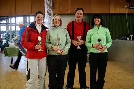 ... von links nach rechts: Katja Becher (2.Platz Aktive ),Katja Thieme (Sieger AK 30),Andreas Becher (2.Platz AK 55),Doris Becher (3.Platz AK 50) - tennis_ski_2011