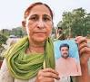 Sarabjit's sister Dalbir Kaur with his photograph outside the PMO in New ... - 17singh1