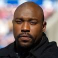 Strangers Donate to Waitress Stiffed by Warren Sapp