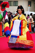 korean haristyle and hanbok Images?q=tbn:ANd9GcREd2iKU9knehNvNfr7kIdE22UaKVaIocq4uAezCtZpqmfo87w6r5E4qSg