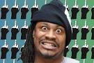 MARSHAWN-LYNCH-FLIPS-BIRD-.