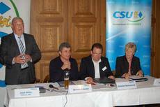 D. Josef Miller (MdL), Bernhard Kerler (Bürgermeister Bad Grönenbach), Christian Bachschmid (stellv. CSU-Kreisvorsitzender Memmingen) und Angelika Schorer ...