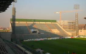 Wegen Umbaumaßnahmen im eigenen Stadion Enzo Ricci wird die heutige Partie im gut 25 Kilometer entfernten Reggio Emilia ausgetragen, Stadio Giglio - reggemg4