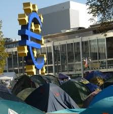 Zelten vor der EZB (© Jens Kemle / pixelio.de). Die Occupy-Bewegung will über grundlegende Probleme im wirtschaftlichen, politischen und gesellschaftlichen ...