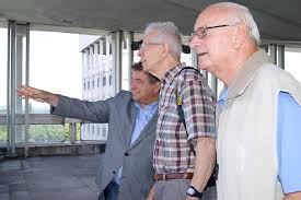 Neugierig hat sich Dr. Hans-Udo Jüttner in Marl umgesehen: Der Gerhard-Jüttner-Weg, das Jüttner-Stadion, die Jüttner-Villa – alles benannt nach seinem Vater ...