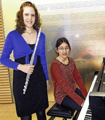 Als Duo erfolgreich waren Anna-Lena Rupp (links) und Clara Lauer, die auch als Violinensolistin beim Landeswettbewerb mit dabei sein wird.