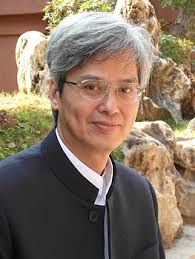 Yau\u0026#39;s father \u0026#39;Yau Chi Joy\u0026#39; is a master of the Confucian wisdom, the \u0026#39;I-Ching\u0026#39;. Yau therefore grew up in the deeply fertilized soil of Chinese traditions ... - portrait