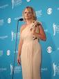 http://upload.wikimedia.org/wikipedia/commons/thumb/d/db/Miranda_Lambert_at_2010_ACMA.jpg/220px-Miranda_Lambert_at_2010_ACMA.jpg