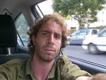 מקדימה במקום אחד הנהגים.