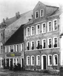 Ob Georg Paul Karl auch gemalt hat, ist unbekannt. 1740 übergab er das Anwesen samt dem Geschäft seinem Stiefsohn Johann Franz Pitsch. (Foto: 2, Seite 393)