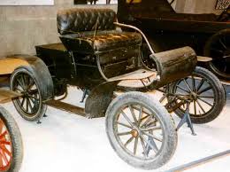 Zweiter wurde Charles Brady King auf einem Mueller-Benz. Die anderen Fahrzeuge erreichten das Ziel nicht. Oldsmobile Curved Dash 1902 - Oldsmobile_Curved_Dash_Runabout_1902
