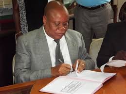 Signature d`un protocole d\u0026#39;accord : Koné Fako (OIC) et Koffi Konan ... - Signature_OIC%20(10)