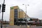 The first Holiday Inn opened in Memphis in 1952. - via Daymix