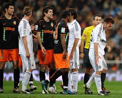 Magro empate entre Valencia y Real Madrid. Images?q=tbn:ANd9GcRXEpLsUXu5WkXbVcafS9g2gQ0KxOjQgMJJ5-HswW2qbcC41Au8ayuCia6f