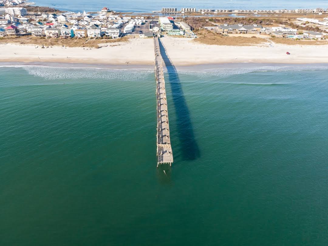 Foto di Atlantic beach con costa lunga e dritta