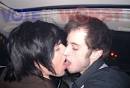 Adam tung gay choang voi nhung