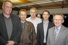 Neu in den Vorsitz gewählt wurden (rechtes Foto, von links) Hans-Dieter Wölk, Artur Rieger, Ulrich Effenberger, Daniel Geigis und Herbert Reßler. - media.media.231d95a3-048d-4cf4-875c-d7244d957aae.normalized