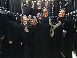 Abaya shopping in the souqs of Dirah | Annemarie in Arabia