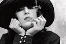 http://teenangster.net/wp-content/uploads/2010/06/21035153_Anjelica_Huston_by_Bob_Richardson.jpg