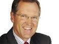 Peter Williams is a weekend presenter of ONE News at 6pm and news reader for ... - peter_williams_271108_2