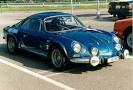 voiture dans un champ