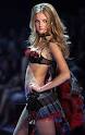 Pop CrunchRobert Pattinson Dating Elvis' Granddaughter Riley Keough?