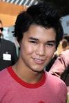 http://www.altfg.com/Stars/photos3/shrek-los-angeles-premiere/booboo-stewart.JPG