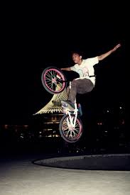 Olahraga ekstrim: atraksi sepeda bmx