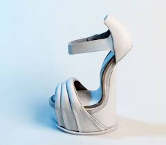 10 Gambar Unik Sepatu High Heels yang Mahal dan Ekstrim