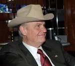 File:Fred Thompson on the bus.
