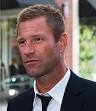 http://upload.wikimedia.org/wikipedia/commons/thumb/5/5d/AaronEckhart10TIFF.jpg/220px-AaronEckhart10TIFF.jpg