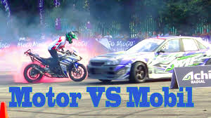 Yamaha R25 VS Mobil Drift Keren, Asap warna Merah (Atraksi Motor ...