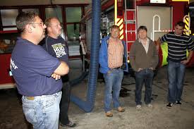 Tour de Zell bei der Feuerwehr (von links): Kommandant Thomas Roth, Christoph Rudiger, Dr. Hubert Sprich,Thomas Schmidt. Foto: Heiner Fabry